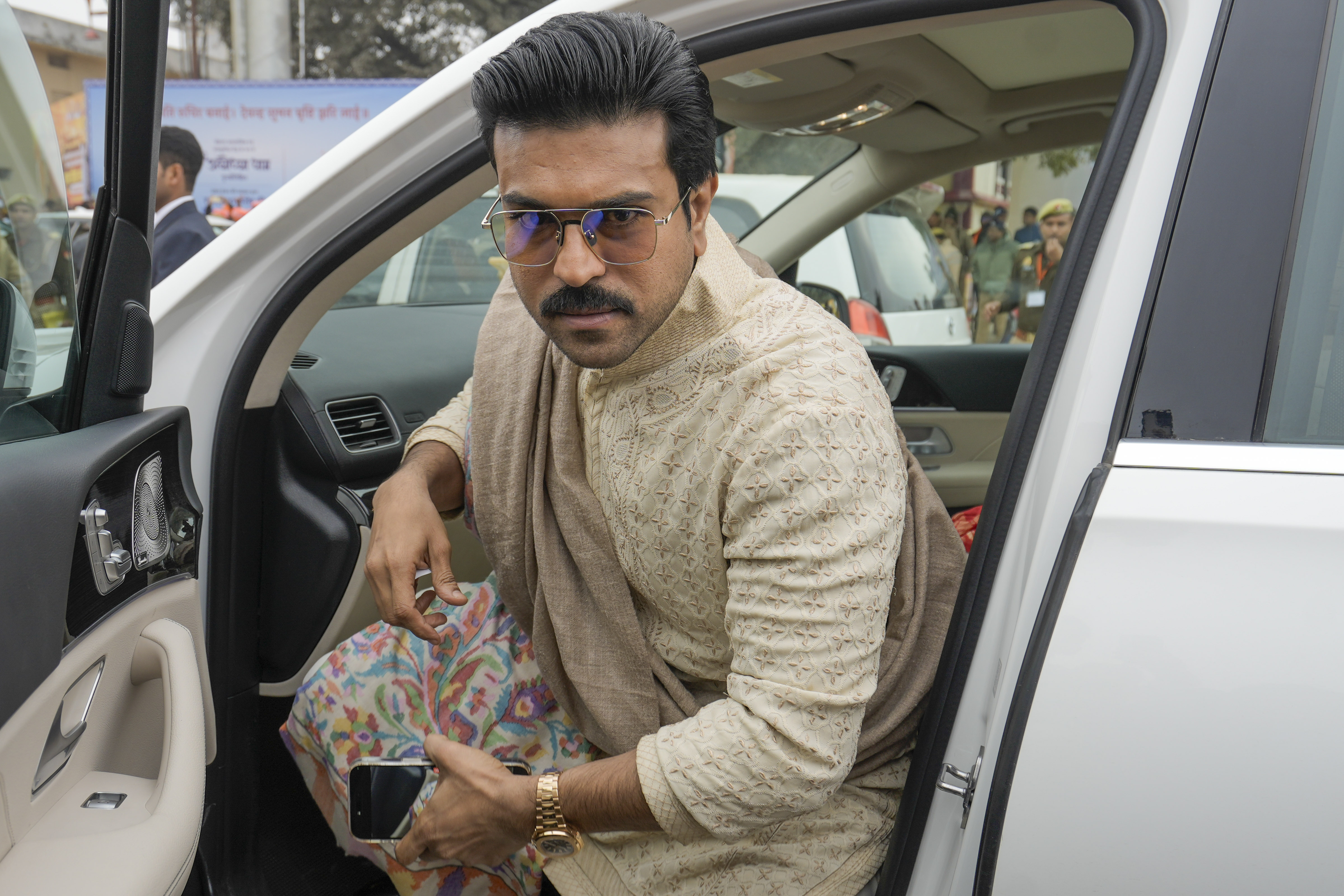 https://salarnews.in/public/uploads/images/newsimages/maannewsimage22012024_151426_ram charan.jpg